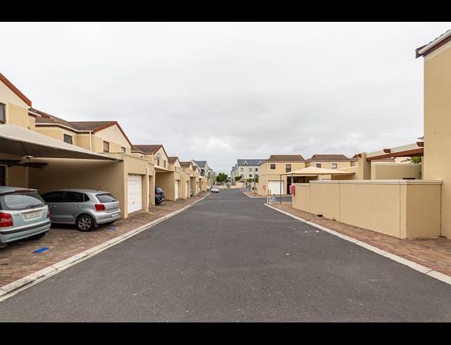 2 BEDROOM TOWNHOUSE FOR SALE IN PARKLANDS